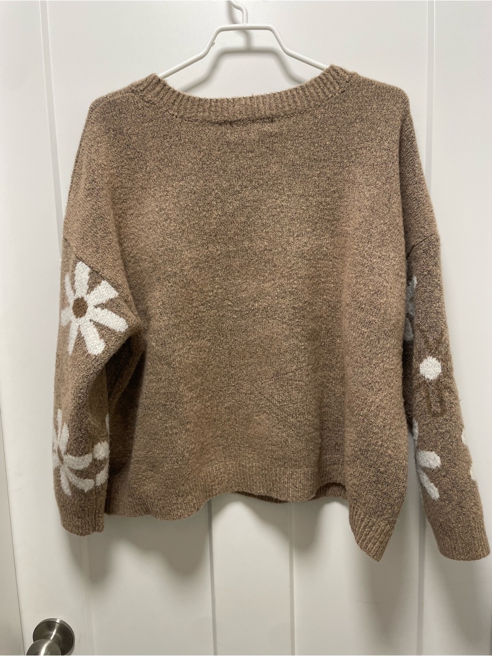 Cozy Brown Daisy-Print Women's Sweater - Picture 4 of 5